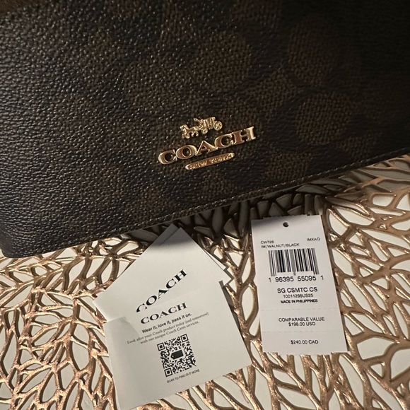 NWT Coach Signature Leather Cosmetic Case - Picture 16 of 16